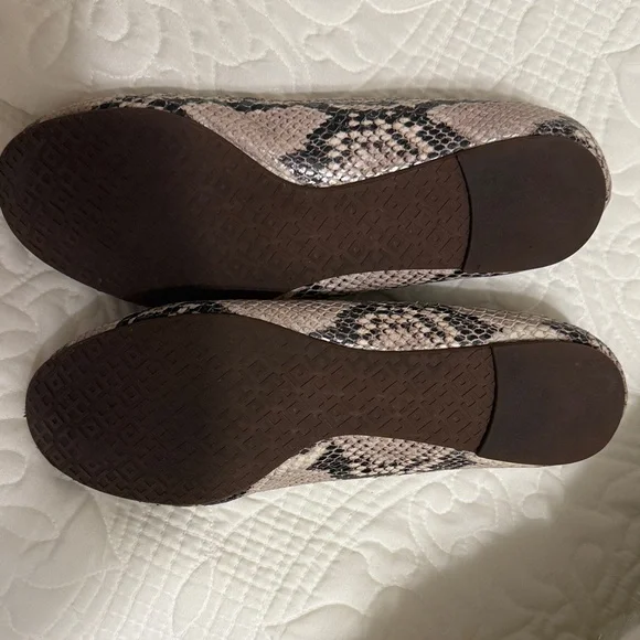 Tory Burch Snakeskin Flats with Gold Logo - Picture 5 of 9